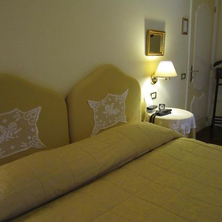 Hotel Villa Castellani Mogliano Habitación foto