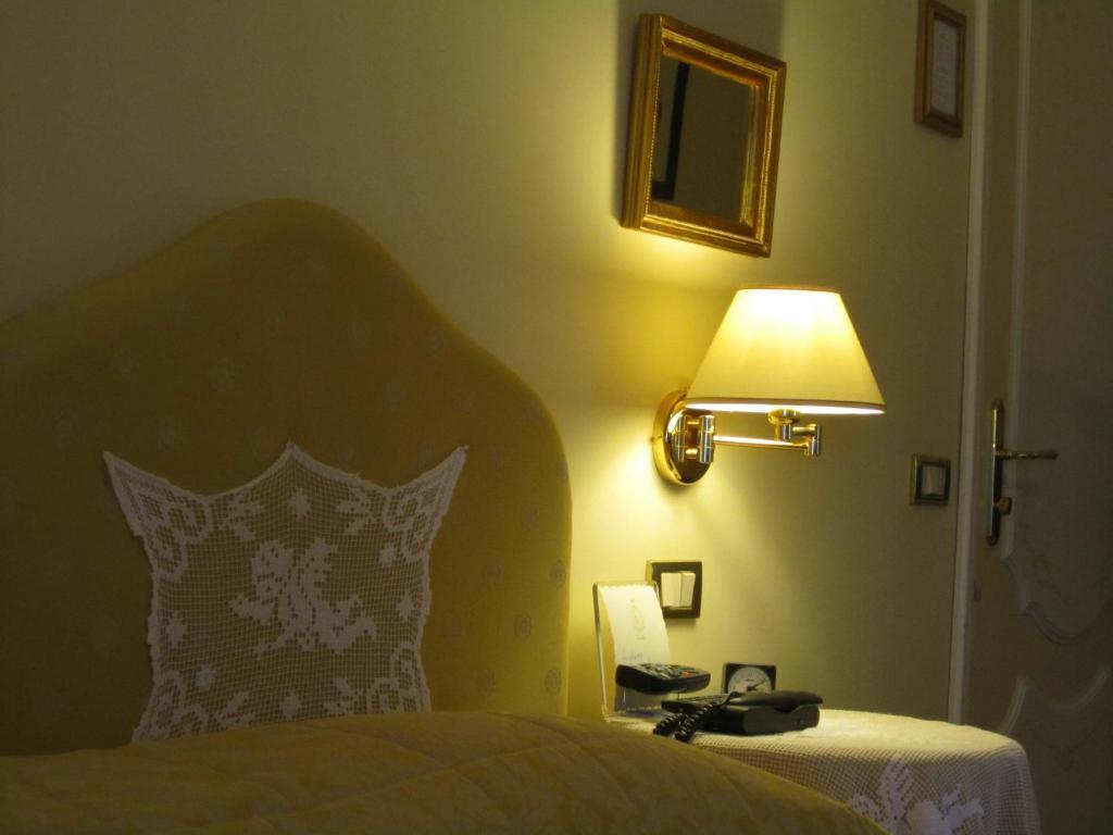 Hotel Villa Castellani Mogliano Habitación foto