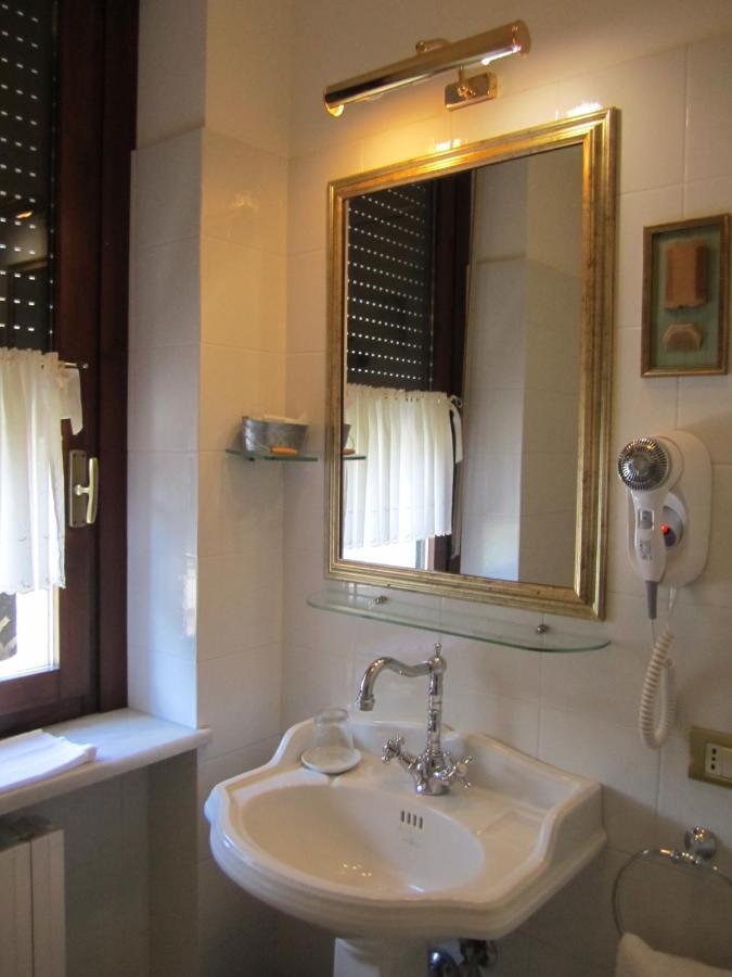 Hotel Villa Castellani Mogliano Habitación foto